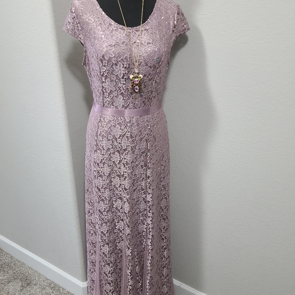Ball gown drees - Picture 2 of 4